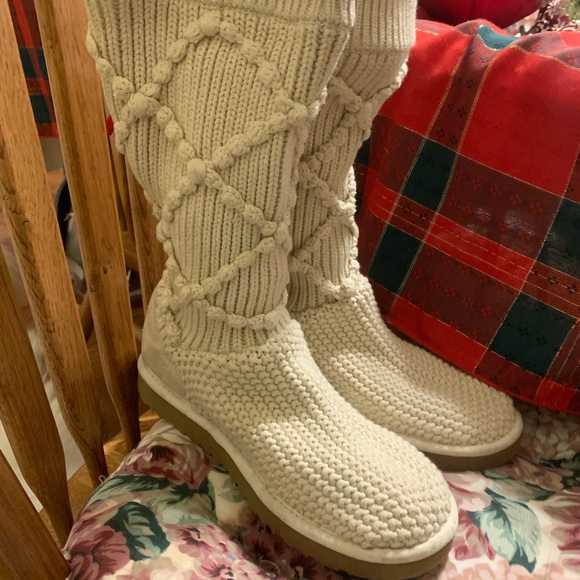UGG AUSTRALIA Knit Boots Rare LIKE NEW CONDITION - Picture 4 of 7